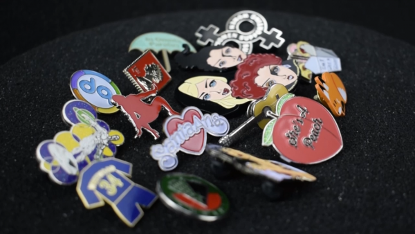 Soft enamel Custom Carton Girl Round  Badges